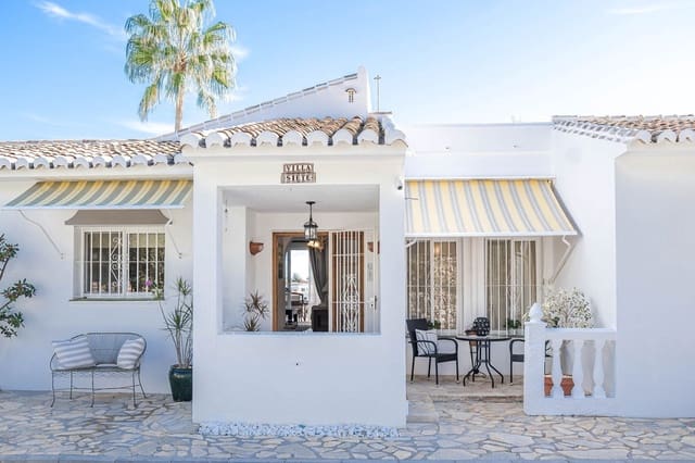 3 bedroom Villa for sale in Calahonda, Mijas with pool - € 649,500 (Ref: 10014809)
