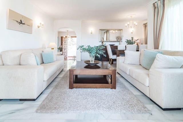3 bedroom Villa for sale in Calahonda, Mijas with pool - € 649,500 (Ref: 10014809)