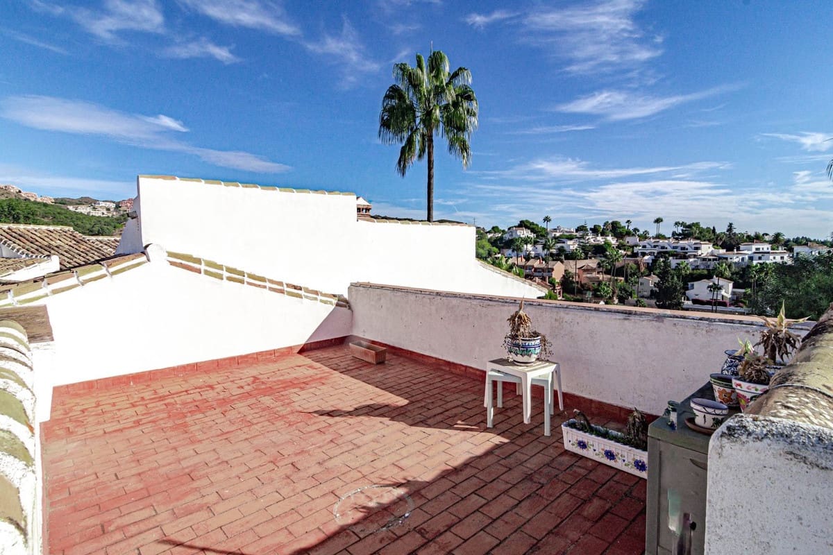 Chalet de 3 habitaciones en Calahonda en venta con piscina - 649.500 € (Ref: 10014809)