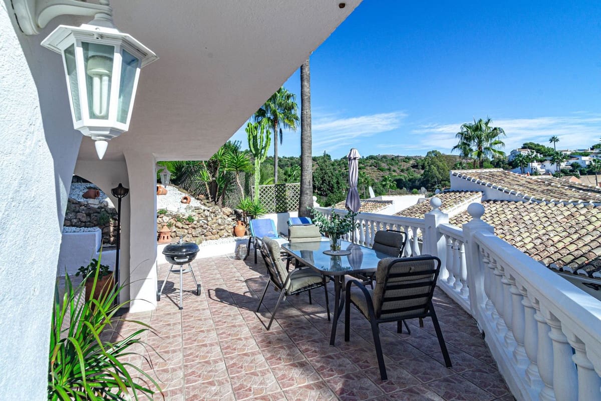 Chalet de 3 habitaciones en Calahonda en venta con piscina - 649.500 € (Ref: 10014809)