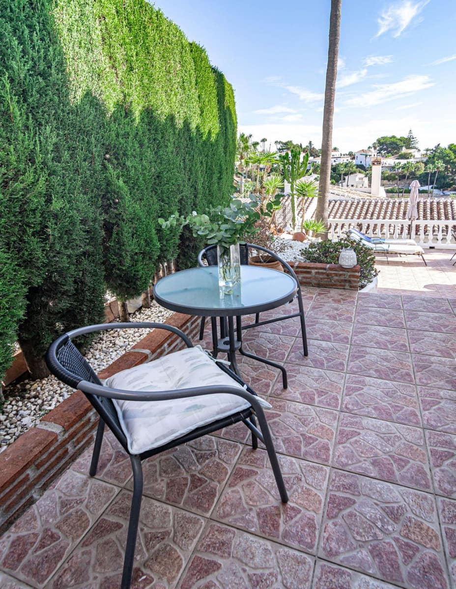 Chalet de 3 habitaciones en Calahonda en venta con piscina - 649.500 € (Ref: 10014809)