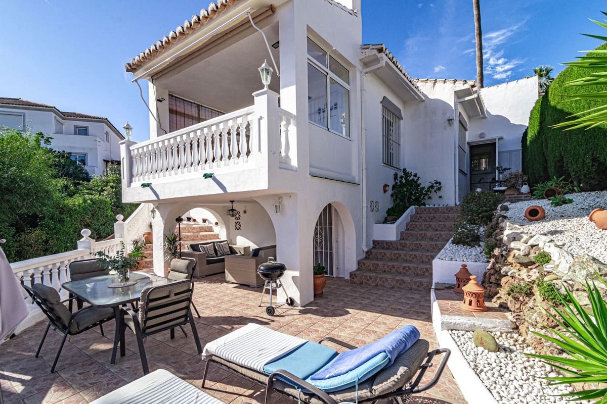 Chalet de 3 habitaciones en Calahonda en venta con piscina - 649.500 € (Ref: 10014809)