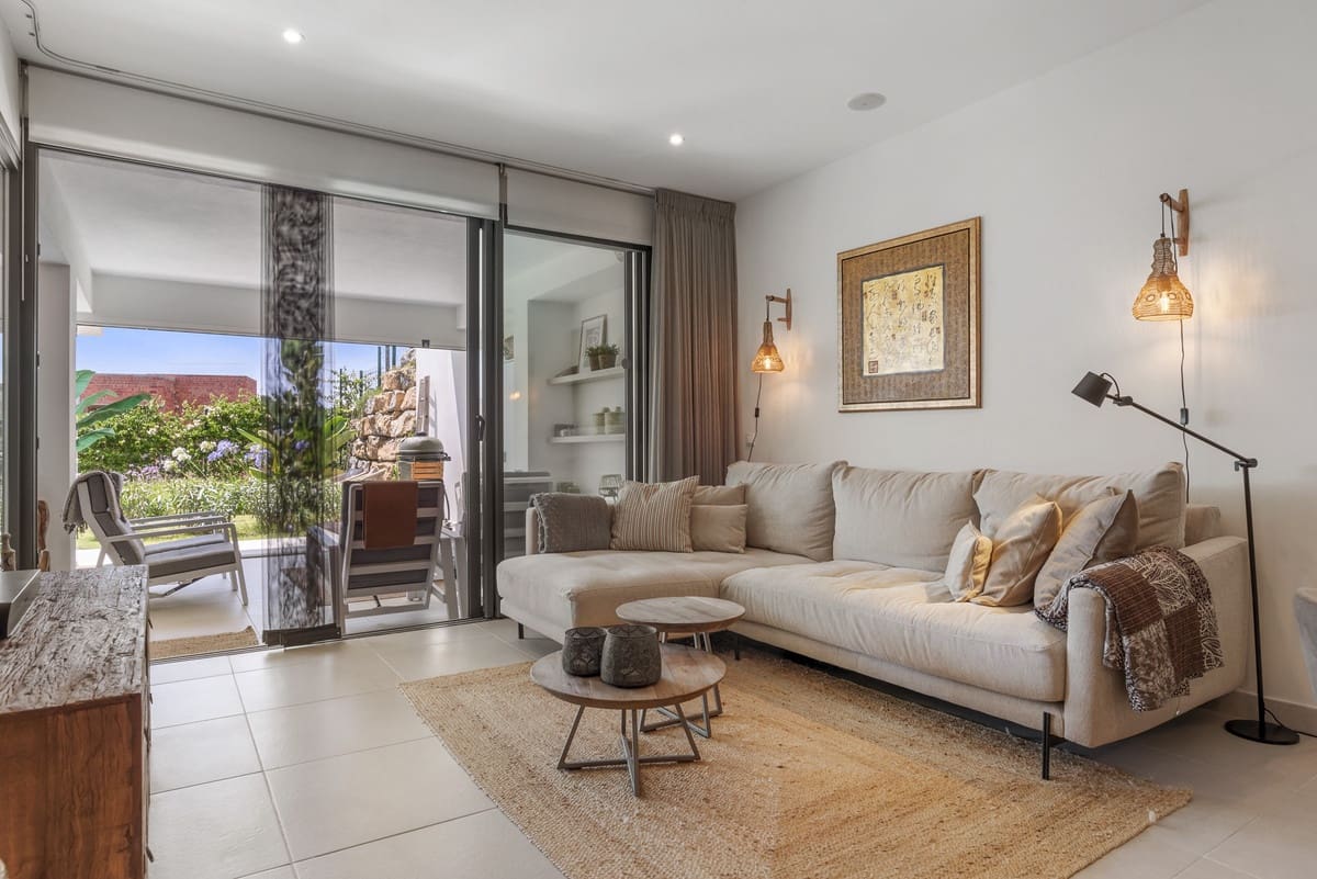 2 bedroom Apartment for sale in Estepona with pool - € 495,000 (Ref: 10014810)