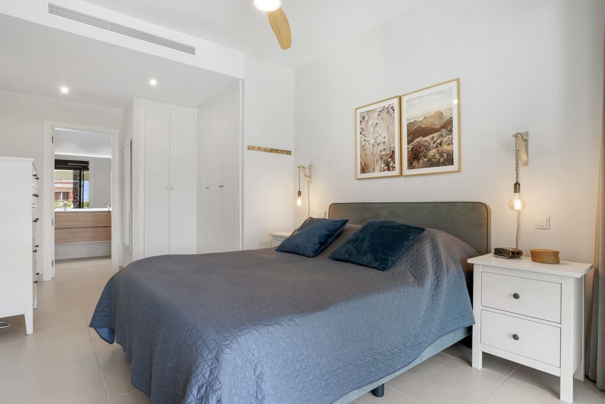 2 bedroom Apartment for sale in Estepona with pool - € 495,000 (Ref: 10014810)