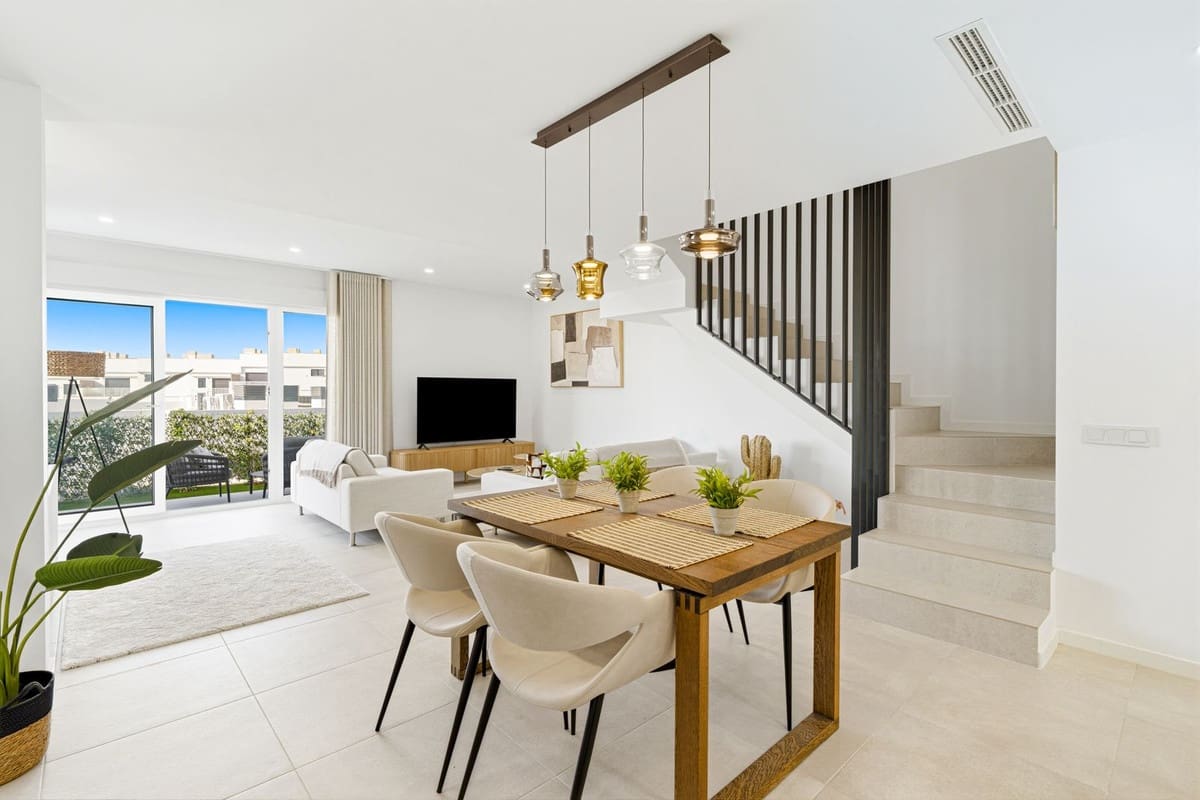 3 makuuhuone Omakotitalo myytävänä paikassa La Cala de Mijas mukana uima-altaan - 799 000 € (Ref: 10019754)