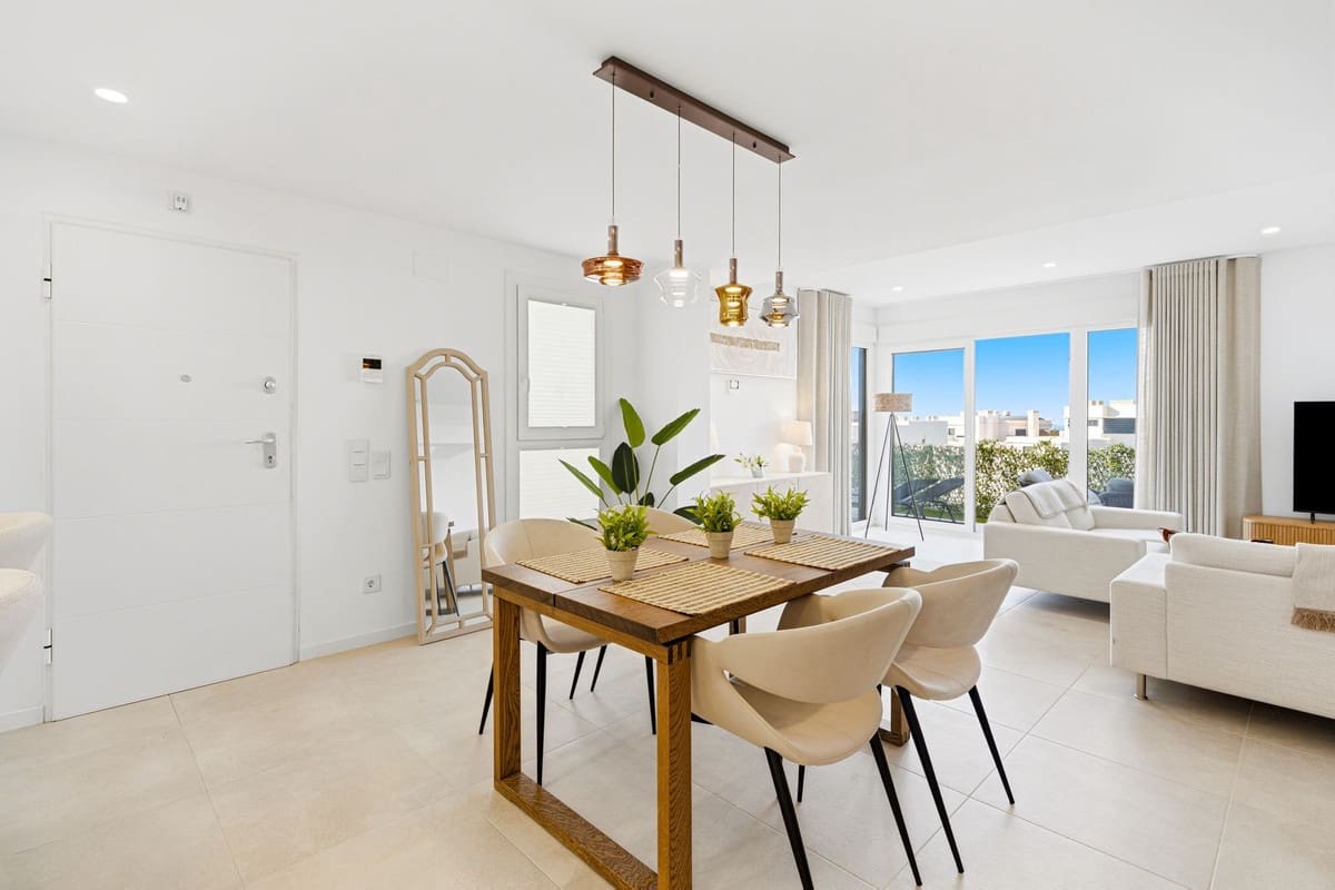 3 makuuhuone Omakotitalo myytävänä paikassa La Cala de Mijas mukana uima-altaan - 799 000 € (Ref: 10019754)