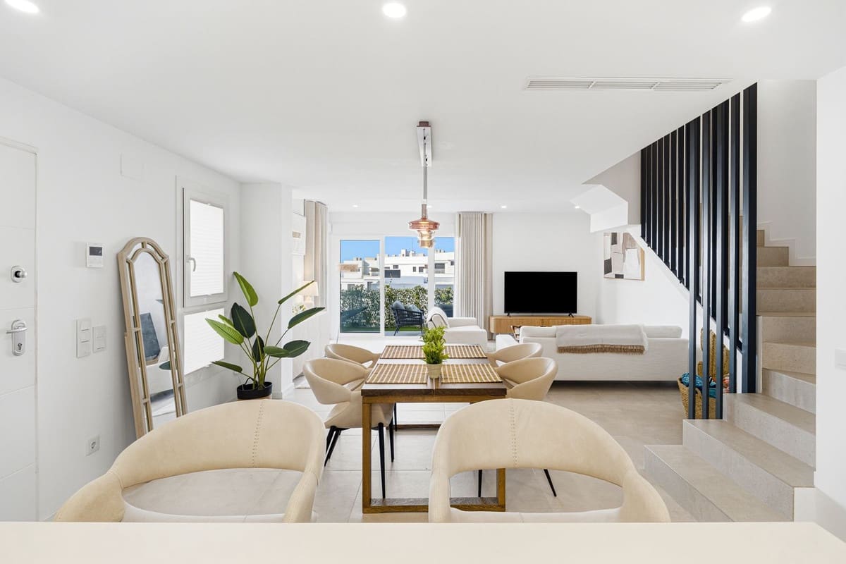 3 makuuhuone Omakotitalo myytävänä paikassa La Cala de Mijas mukana uima-altaan - 799 000 € (Ref: 10019754)