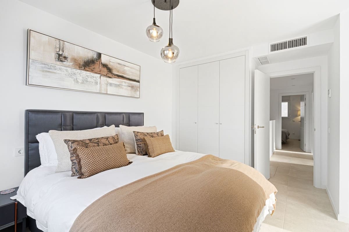 3 makuuhuone Omakotitalo myytävänä paikassa La Cala de Mijas mukana uima-altaan - 799 000 € (Ref: 10019754)