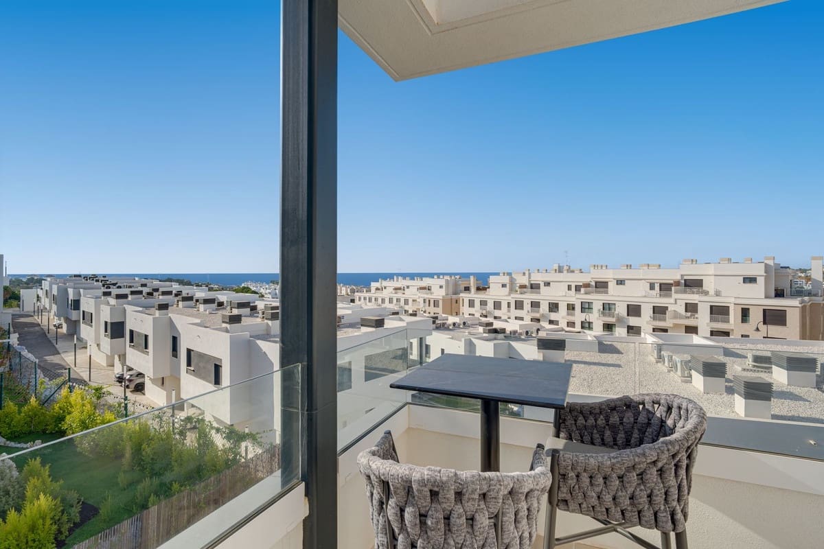 3 makuuhuone Omakotitalo myytävänä paikassa La Cala de Mijas mukana uima-altaan - 799 000 € (Ref: 10019754)