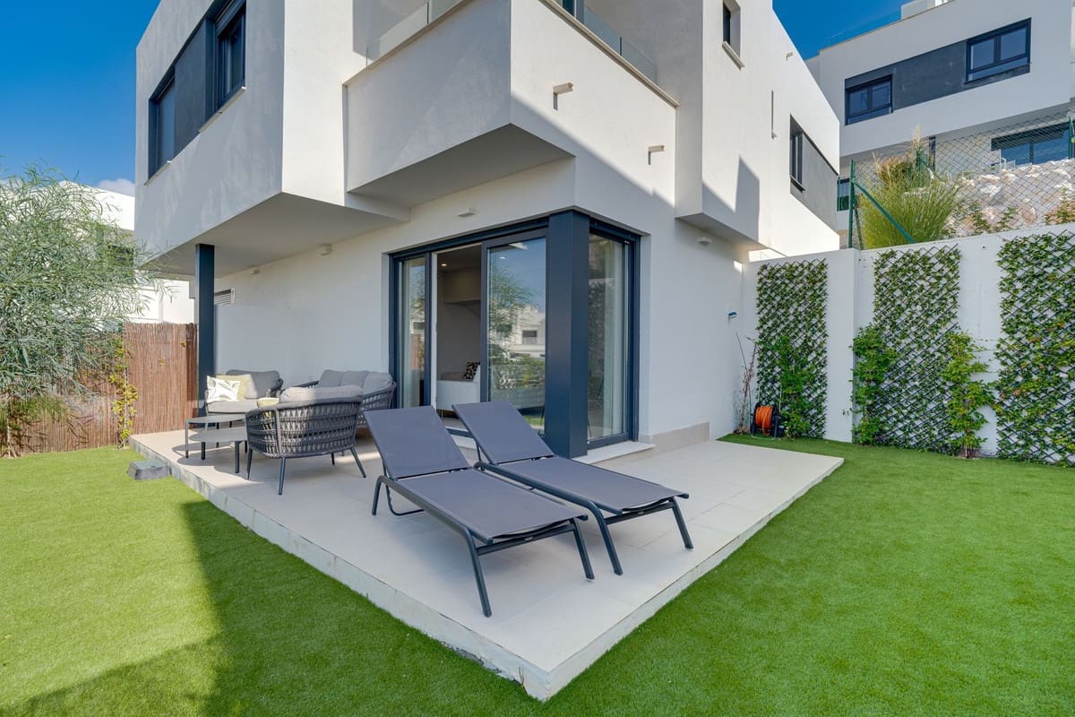 3 makuuhuone Omakotitalo myytävänä paikassa La Cala de Mijas mukana uima-altaan - 799 000 € (Ref: 10019754)