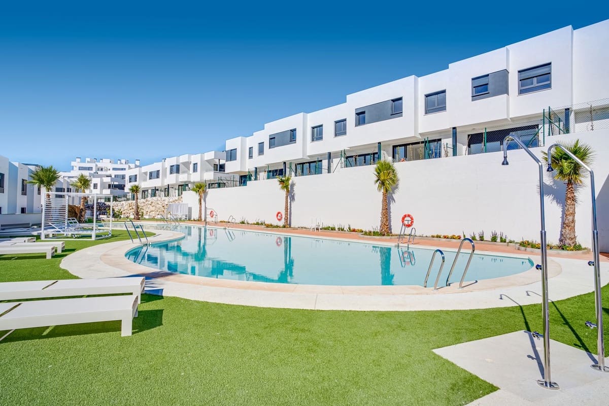 3 makuuhuone Omakotitalo myytävänä paikassa La Cala de Mijas mukana uima-altaan - 799 000 € (Ref: 10019754)