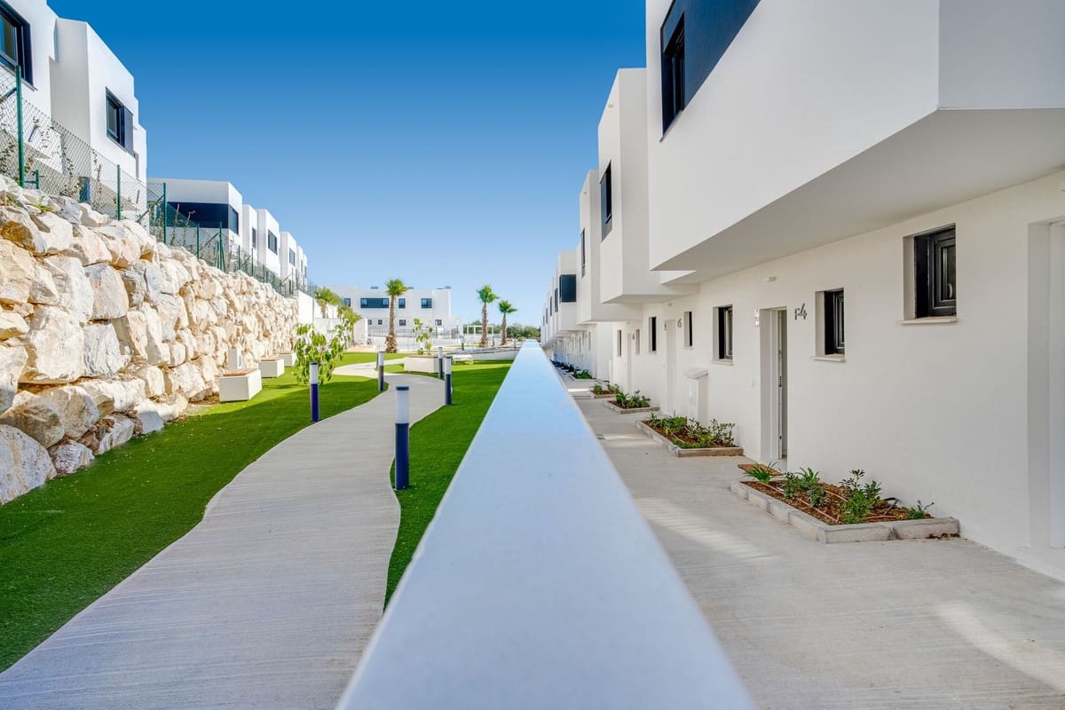 3 makuuhuone Omakotitalo myytävänä paikassa La Cala de Mijas mukana uima-altaan - 799 000 € (Ref: 10019754)