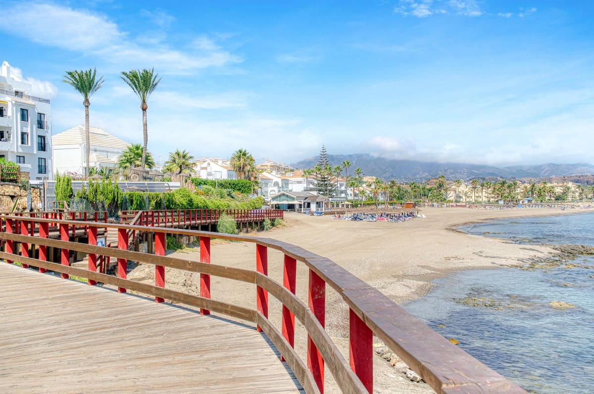 3 makuuhuone Omakotitalo myytävänä paikassa La Cala de Mijas mukana uima-altaan - 799 000 € (Ref: 10019754)