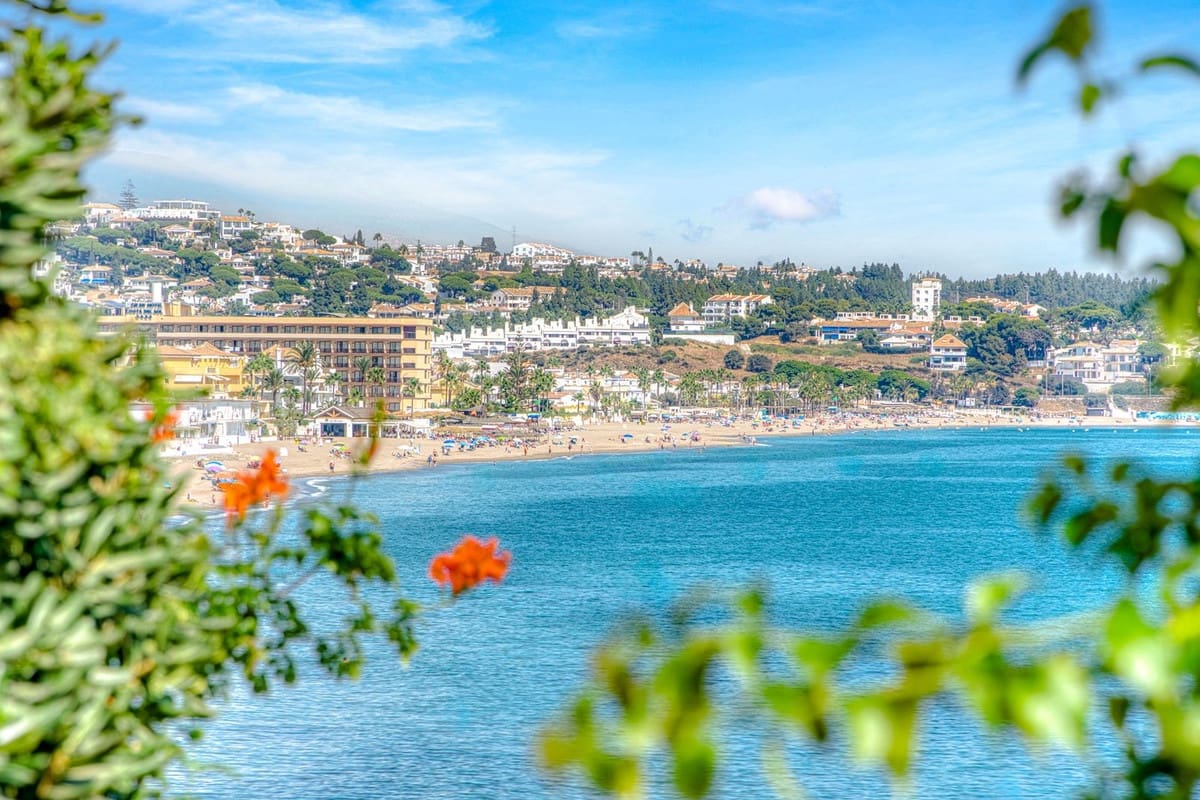 3 makuuhuone Omakotitalo myytävänä paikassa La Cala de Mijas mukana uima-altaan - 799 000 € (Ref: 10019754)