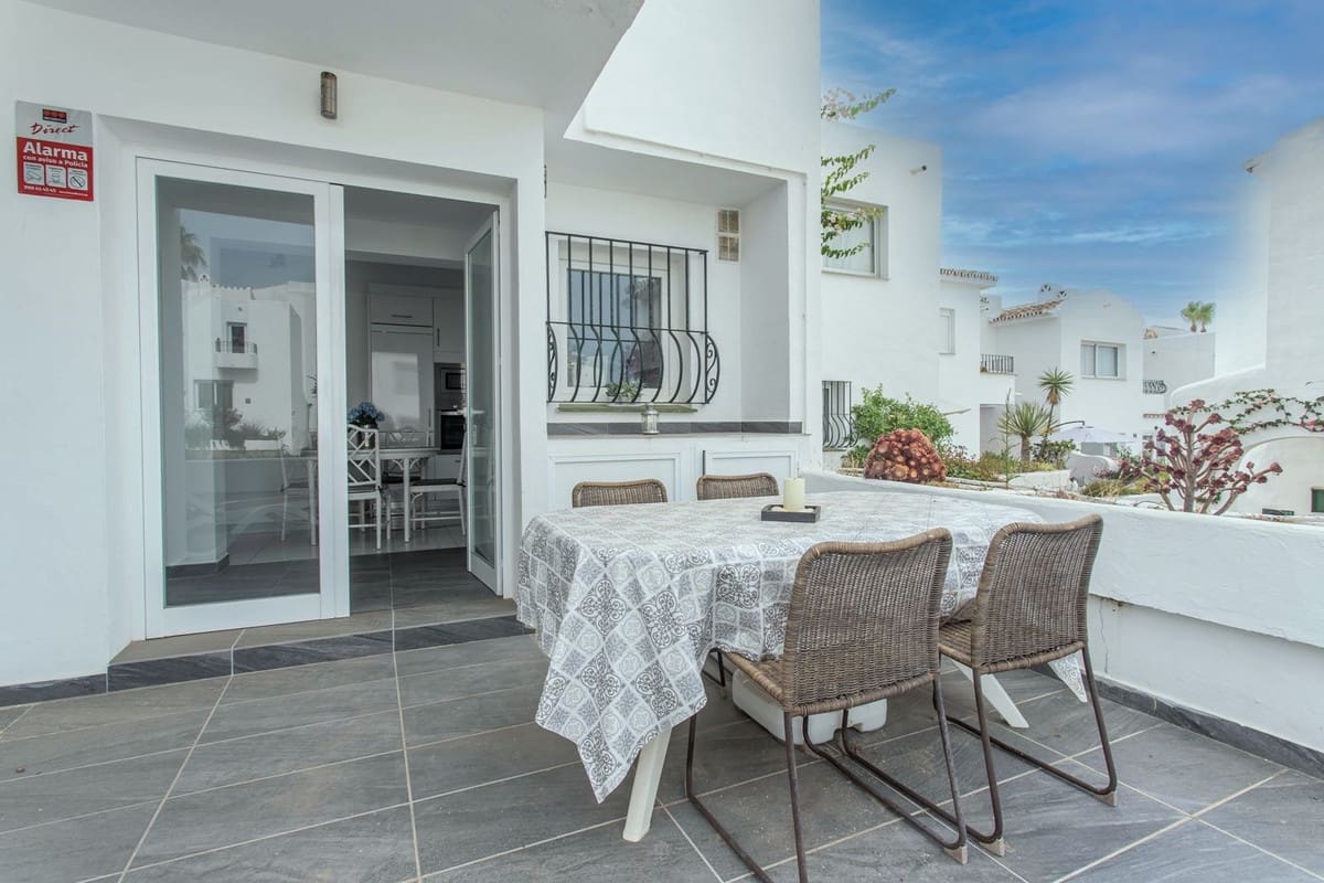 2 soverom Hus til salgs i Riviera del Sol med svømmebasseng - € 599 950 (Ref: 10025037)
