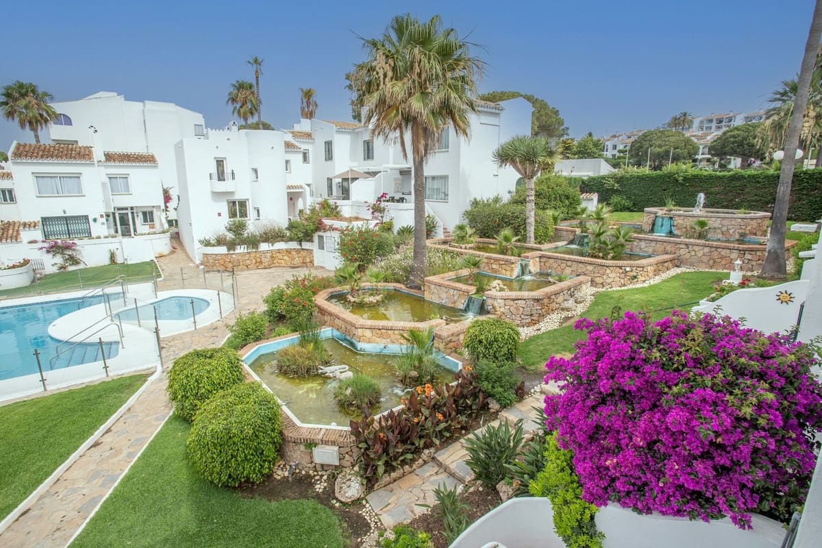 2 soverom Hus til salgs i Riviera del Sol med svømmebasseng - € 599 950 (Ref: 10025037)