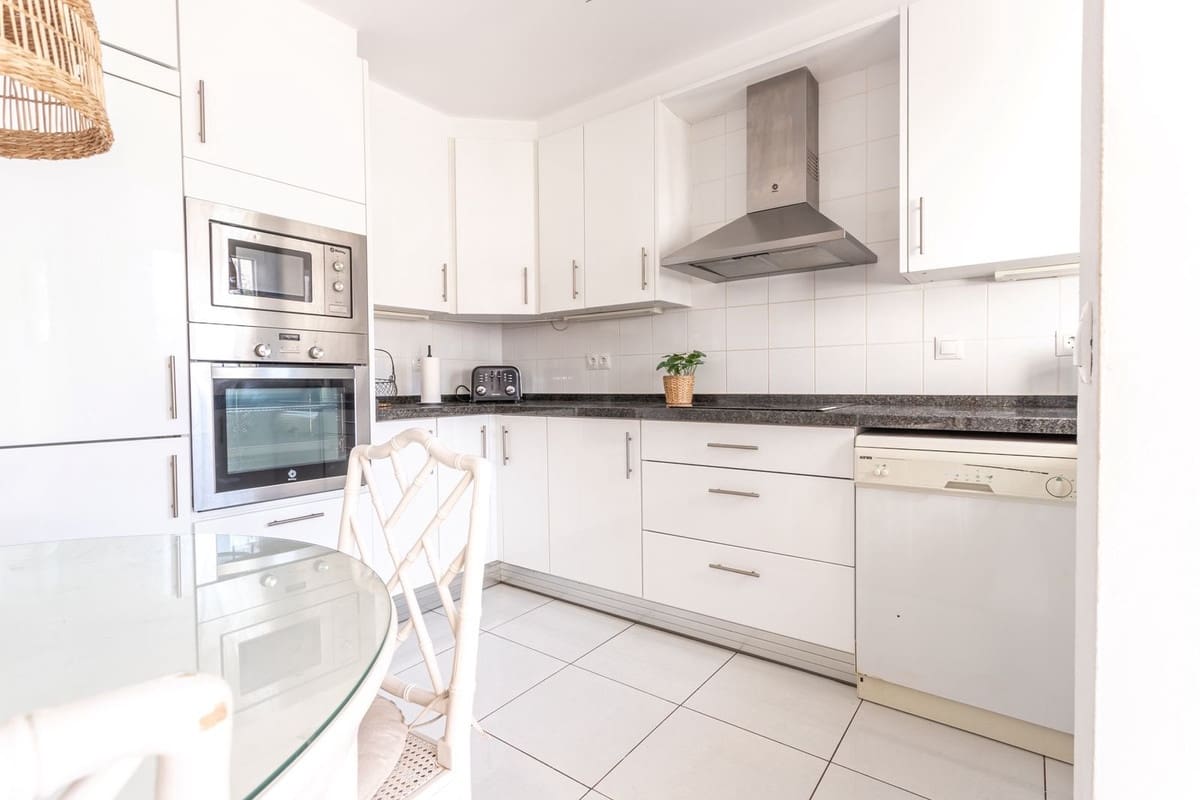 2 soveværelse Byhus til salg i Riviera del Sol med swimmingpool - € 599.950 (Ref: 10025037)