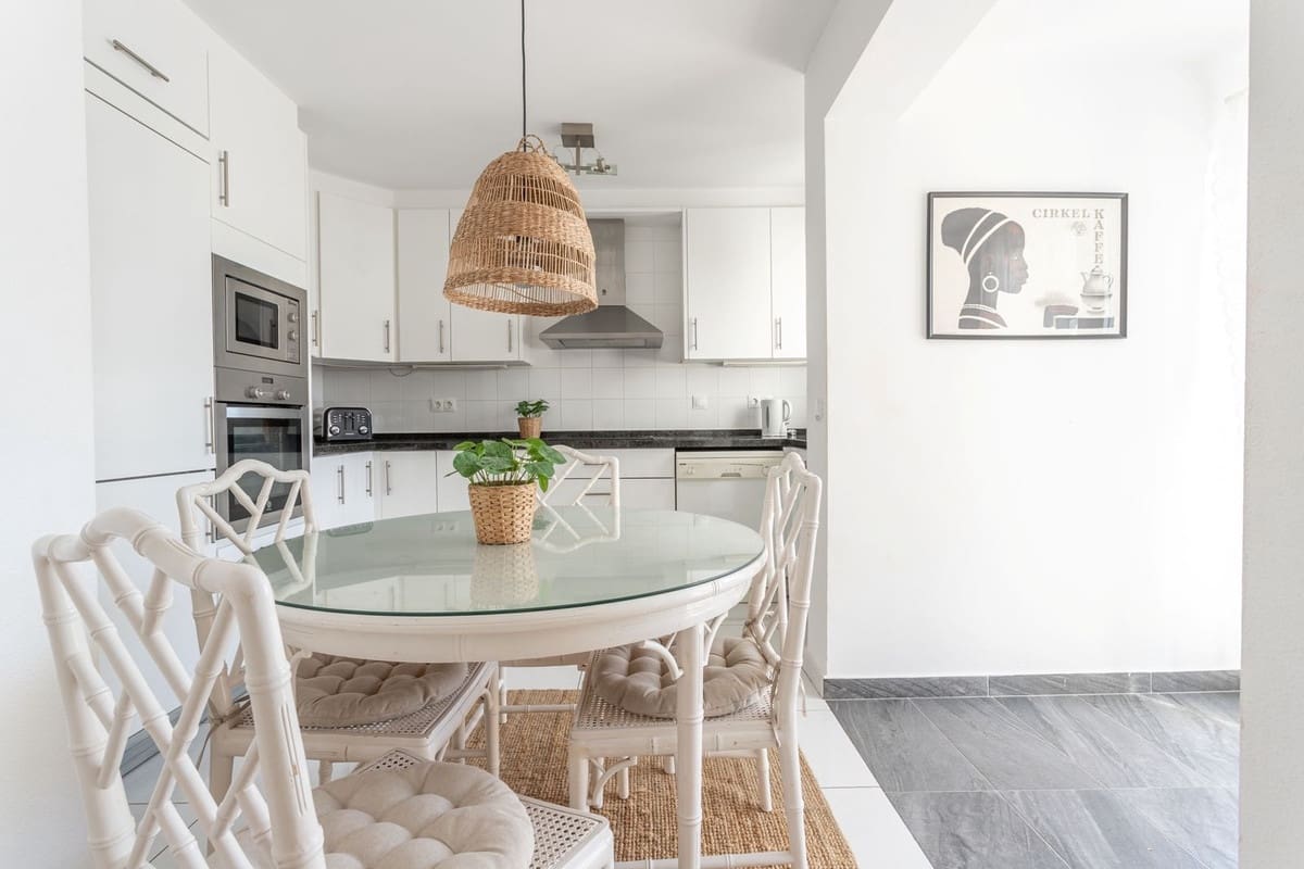 2 soveværelse Byhus til salg i Riviera del Sol med swimmingpool - € 599.950 (Ref: 10025037)