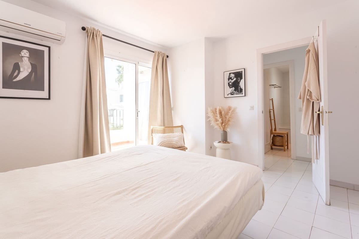 2 soveværelse Byhus til salg i Riviera del Sol med swimmingpool - € 599.950 (Ref: 10025037)