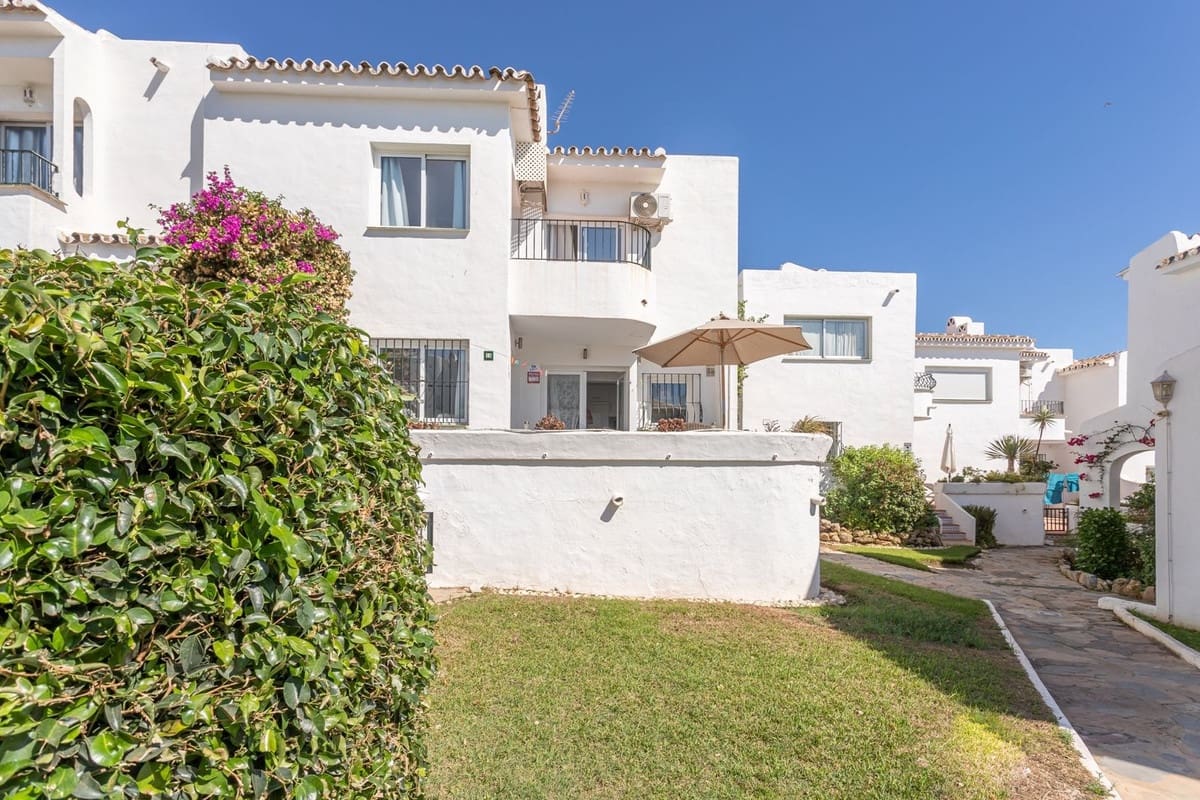 2 soveværelse Byhus til salg i Riviera del Sol med swimmingpool - € 599.950 (Ref: 10025037)