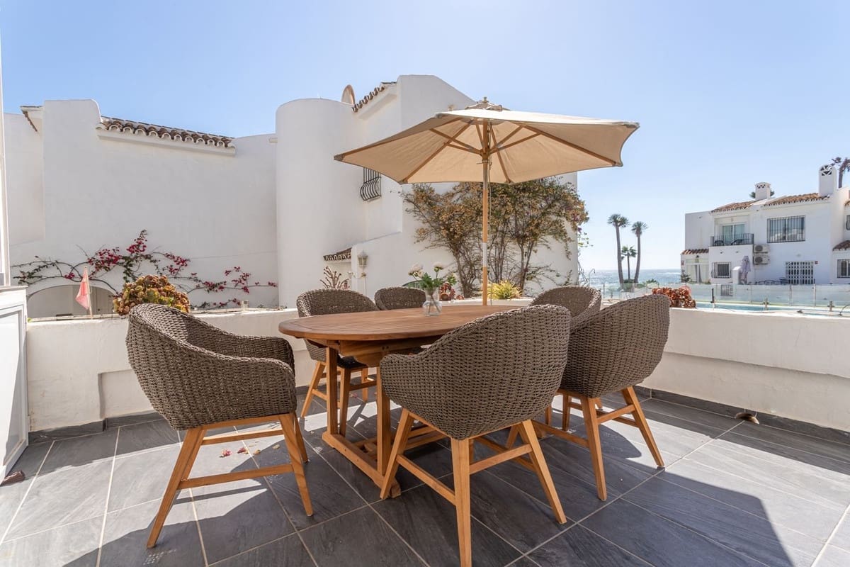 2 soveværelse Byhus til salg i Riviera del Sol med swimmingpool - € 599.950 (Ref: 10025037)