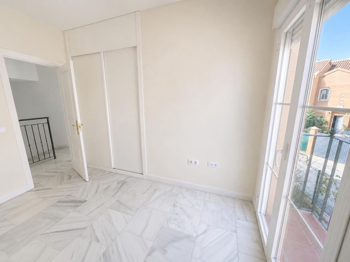 3 slaapkamer Villa te koop in Riviera del Sol met zwembad - € 476.000 (Ref: 10025038)