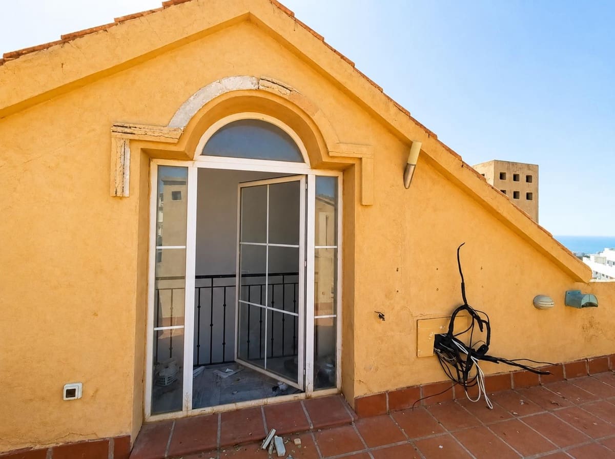 3 slaapkamer Villa te koop in Riviera del Sol met zwembad - € 476.000 (Ref: 10025038)