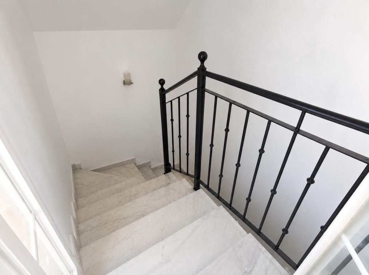 3 slaapkamer Villa te koop in Riviera del Sol met zwembad - € 476.000 (Ref: 10025038)