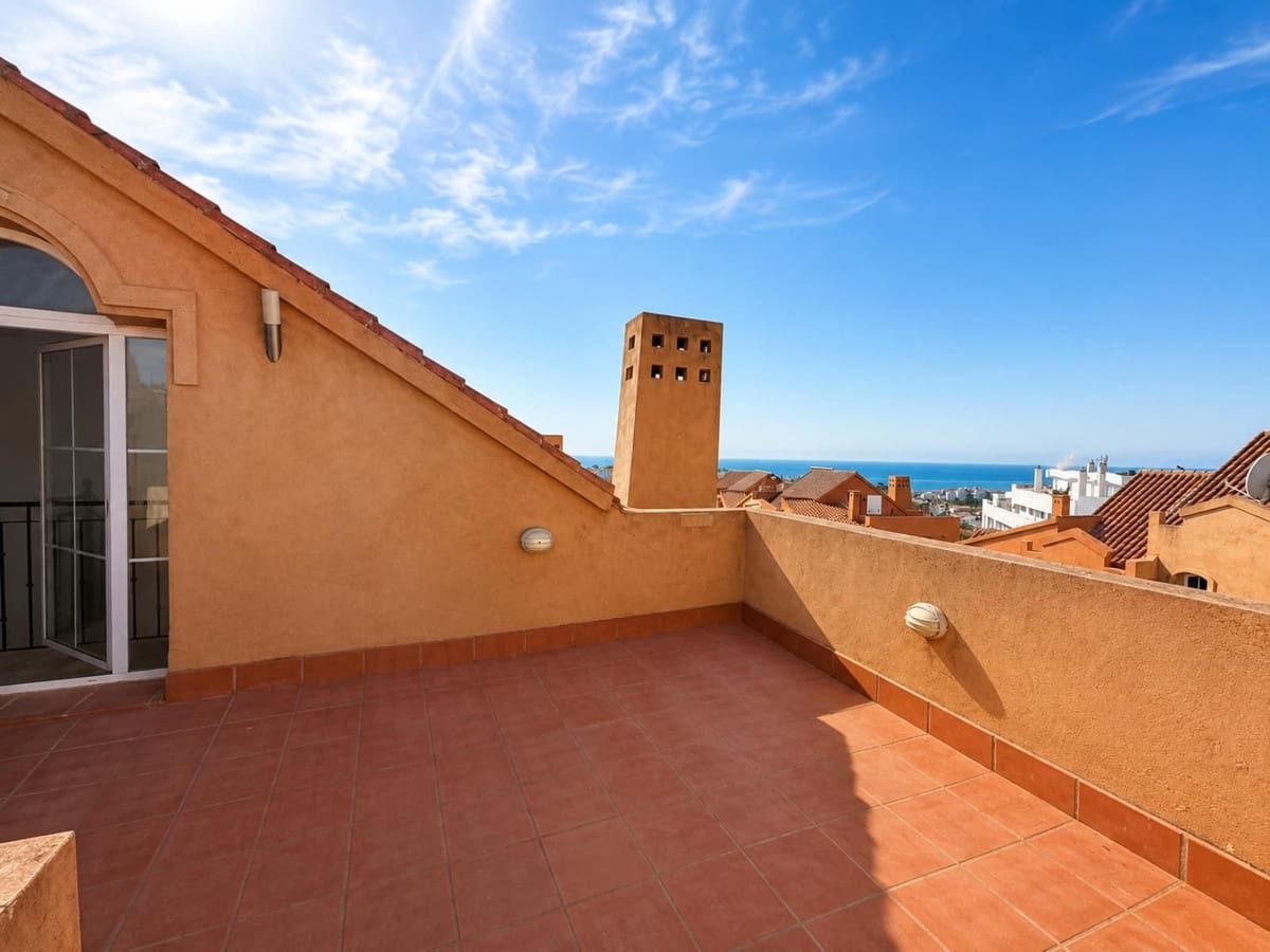 3 slaapkamer Villa te koop in Riviera del Sol met zwembad - € 476.000 (Ref: 10025038)