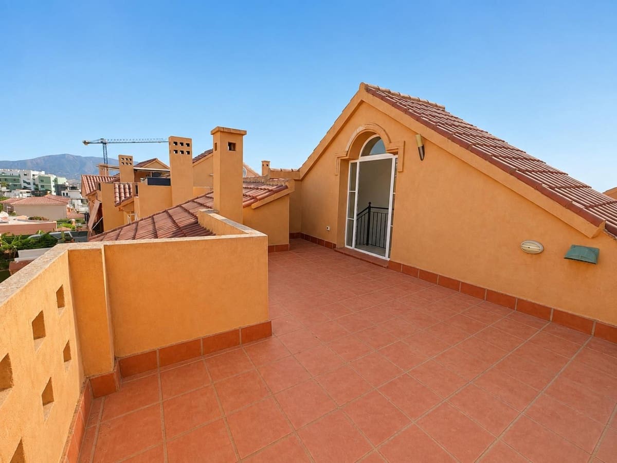 3 slaapkamer Villa te koop in Riviera del Sol met zwembad - € 476.000 (Ref: 10025038)