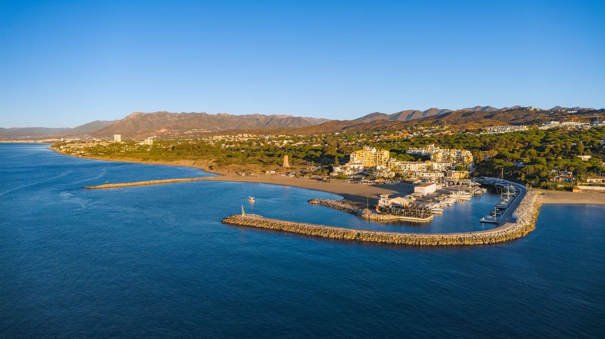2 bedroom Apartment for sale in Cabopino with pool garage - € 799,000 (Ref: 10113419)