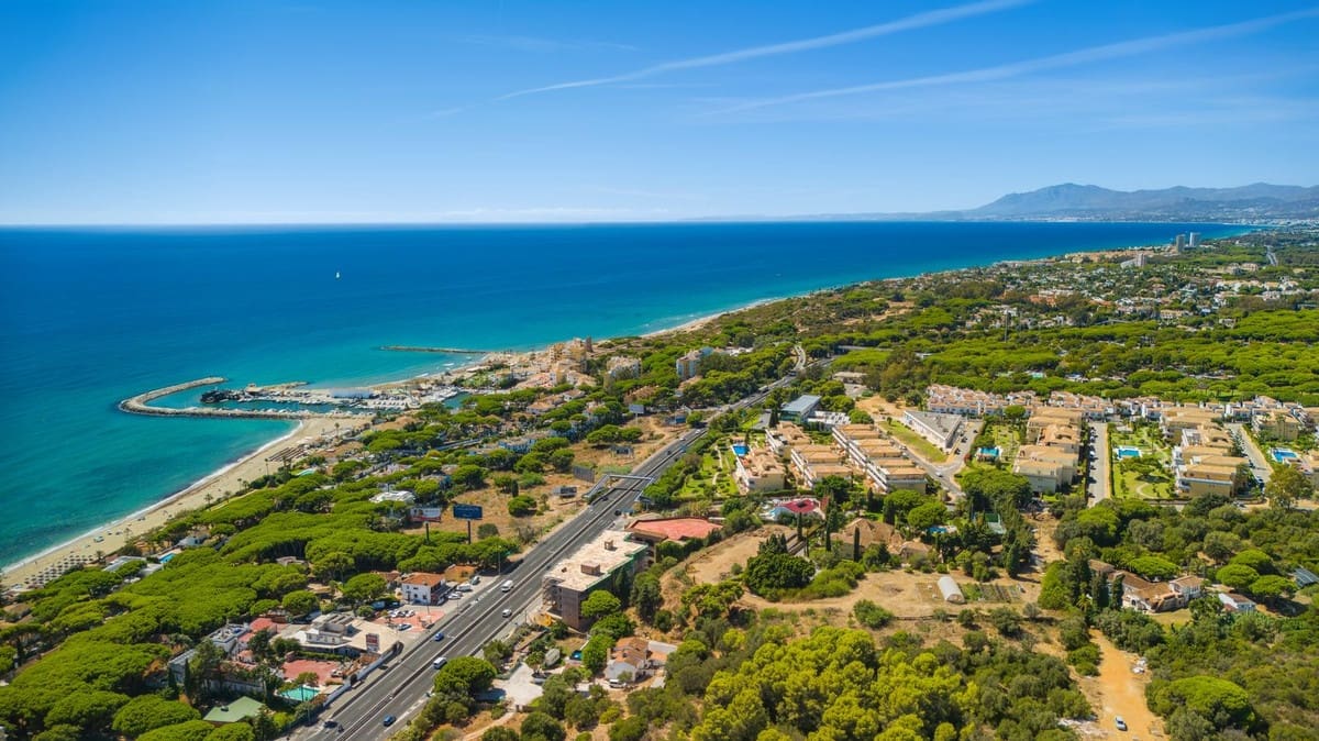2 bedroom Apartment for sale in Cabopino with pool garage - € 799,000 (Ref: 10113419)