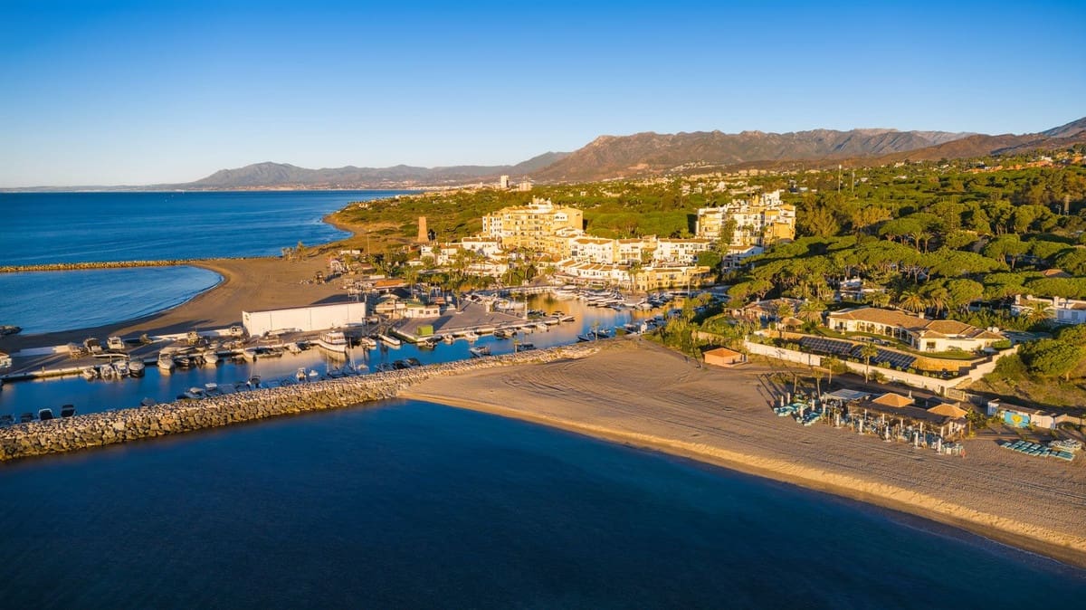 2 bedroom Apartment for sale in Cabopino with pool garage - € 799,000 (Ref: 10113419)