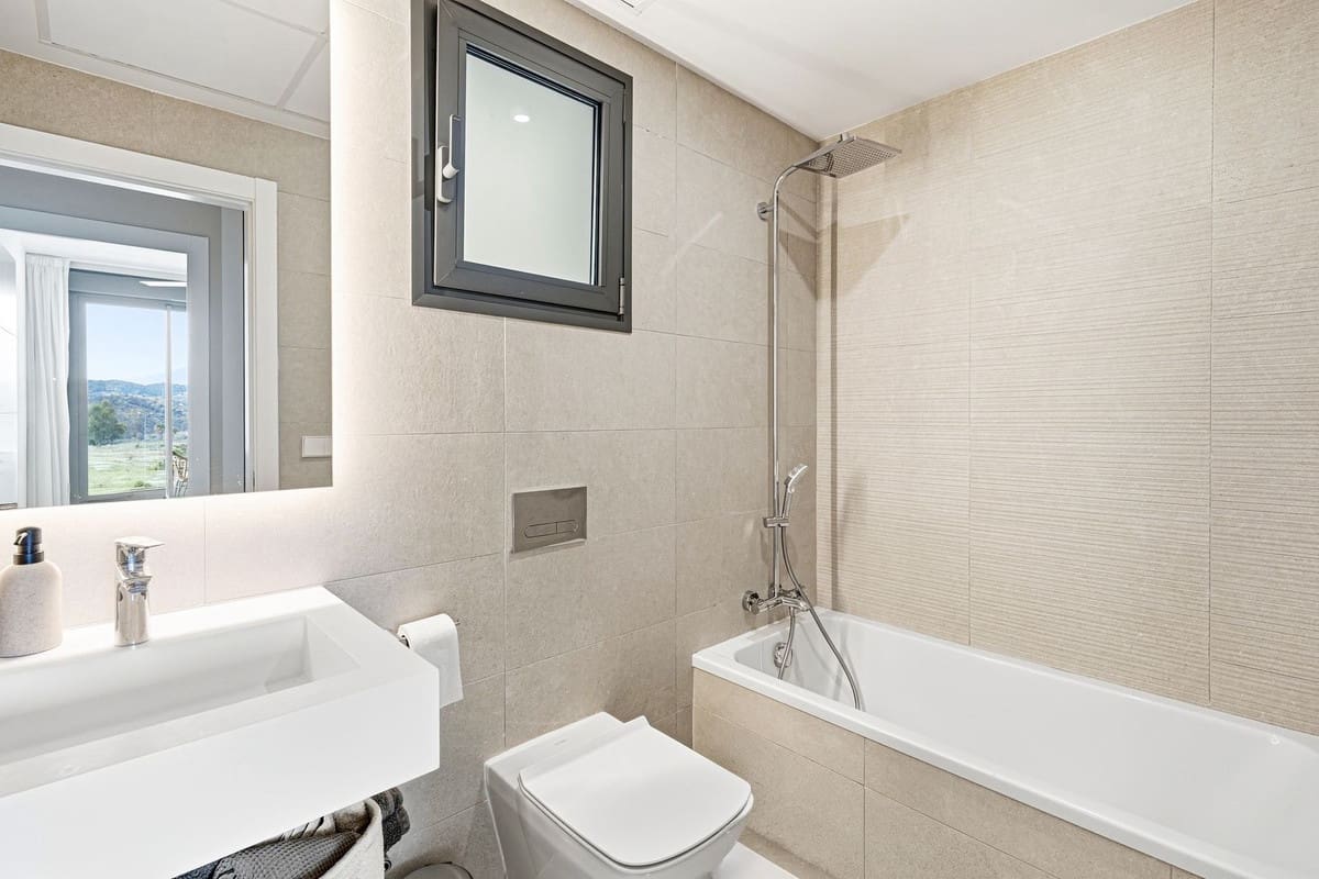 2 soveværelse Lejlighed til salg i La Cala de Mijas med swimmingpool - € 439.000 (Ref: 10124884)