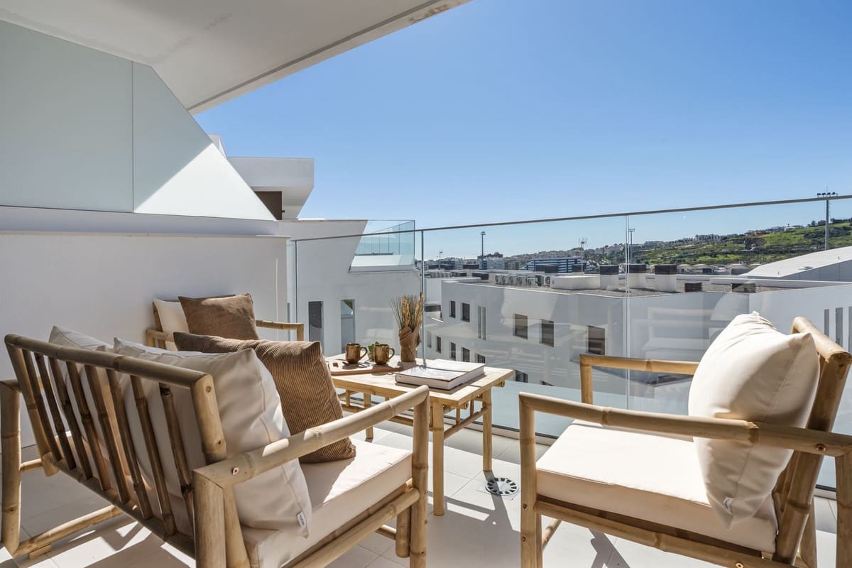 2 Zimmer Apartment zu verkaufen in Estepona mit Pool Garage - 450.000 € (Ref: 10148267)