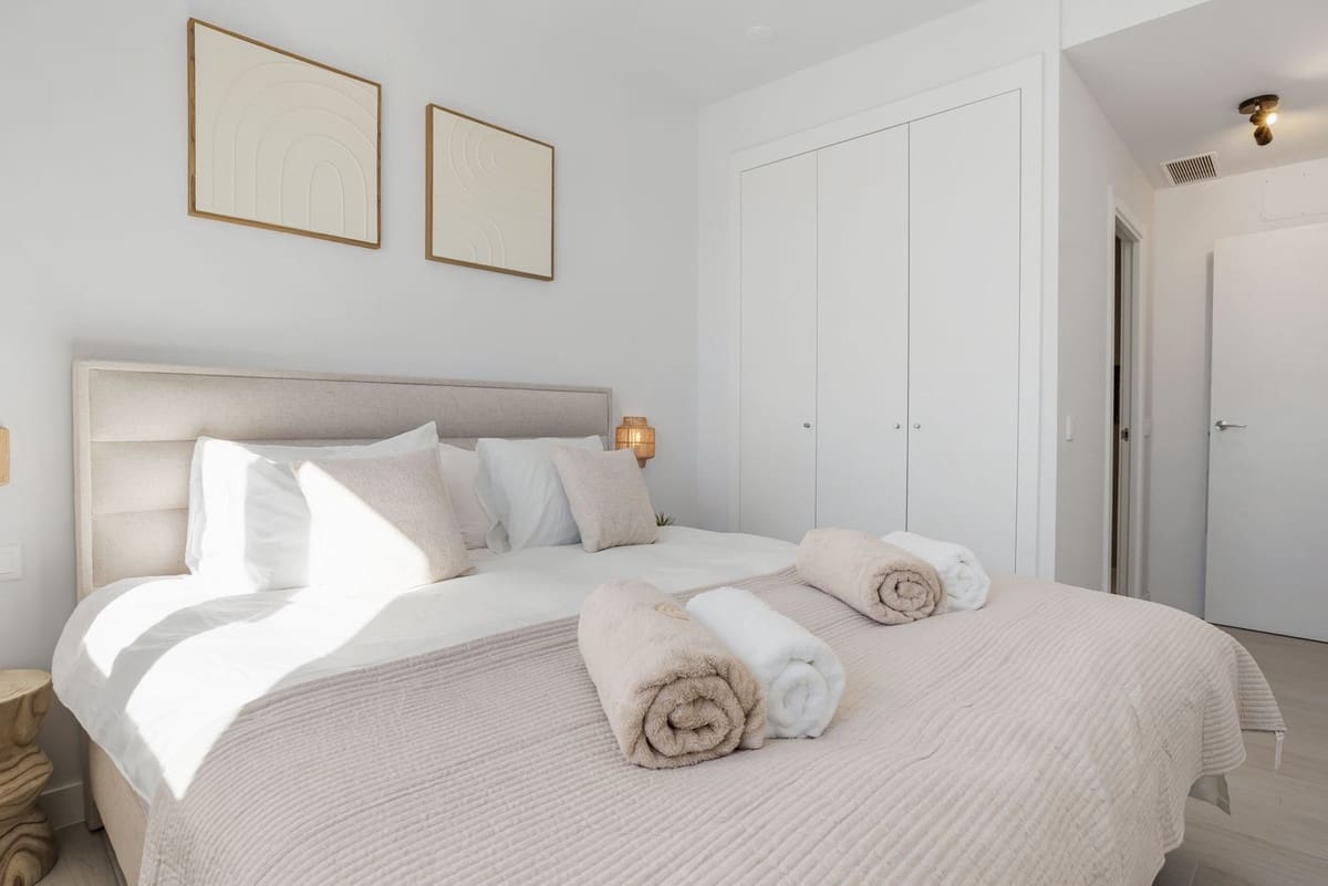 2 Zimmer Apartment zu verkaufen in Estepona mit Pool Garage - 450.000 € (Ref: 10148267)