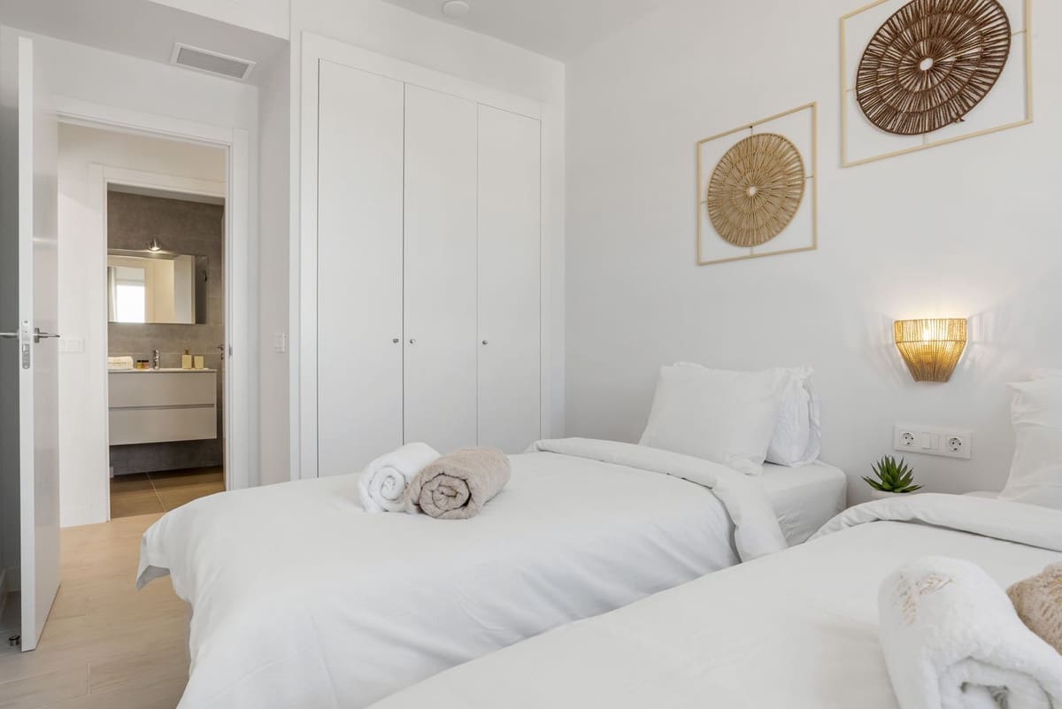 2 Zimmer Apartment zu verkaufen in Estepona mit Pool Garage - 450.000 € (Ref: 10148267)