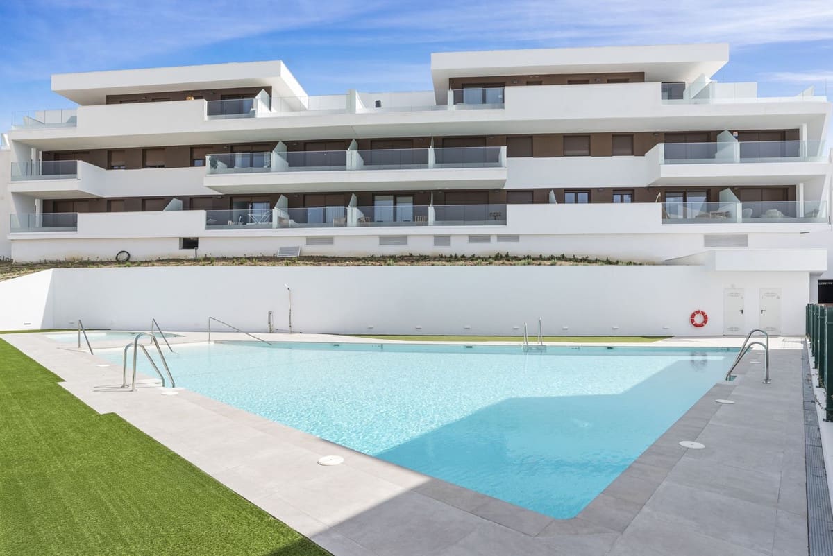 2 Zimmer Apartment zu verkaufen in Estepona mit Pool Garage - 450.000 € (Ref: 10148267)