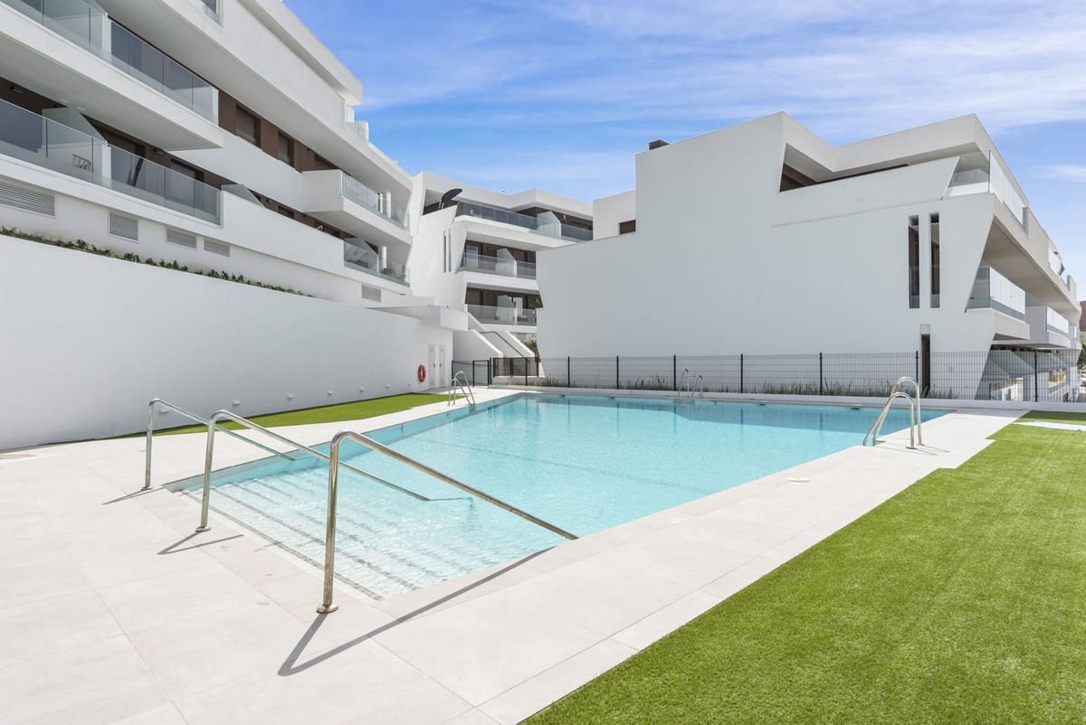 2 Zimmer Apartment zu verkaufen in Estepona mit Pool Garage - 450.000 € (Ref: 10148267)