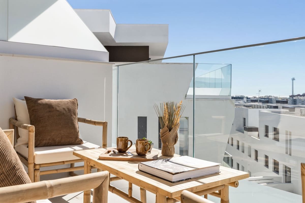 2 Zimmer Apartment zu verkaufen in Estepona mit Pool Garage - 450.000 € (Ref: 10148267)