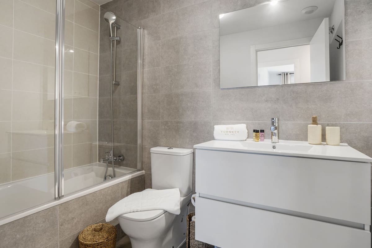 2 Zimmer Apartment zu verkaufen in Estepona mit Pool Garage - 450.000 € (Ref: 10148267)
