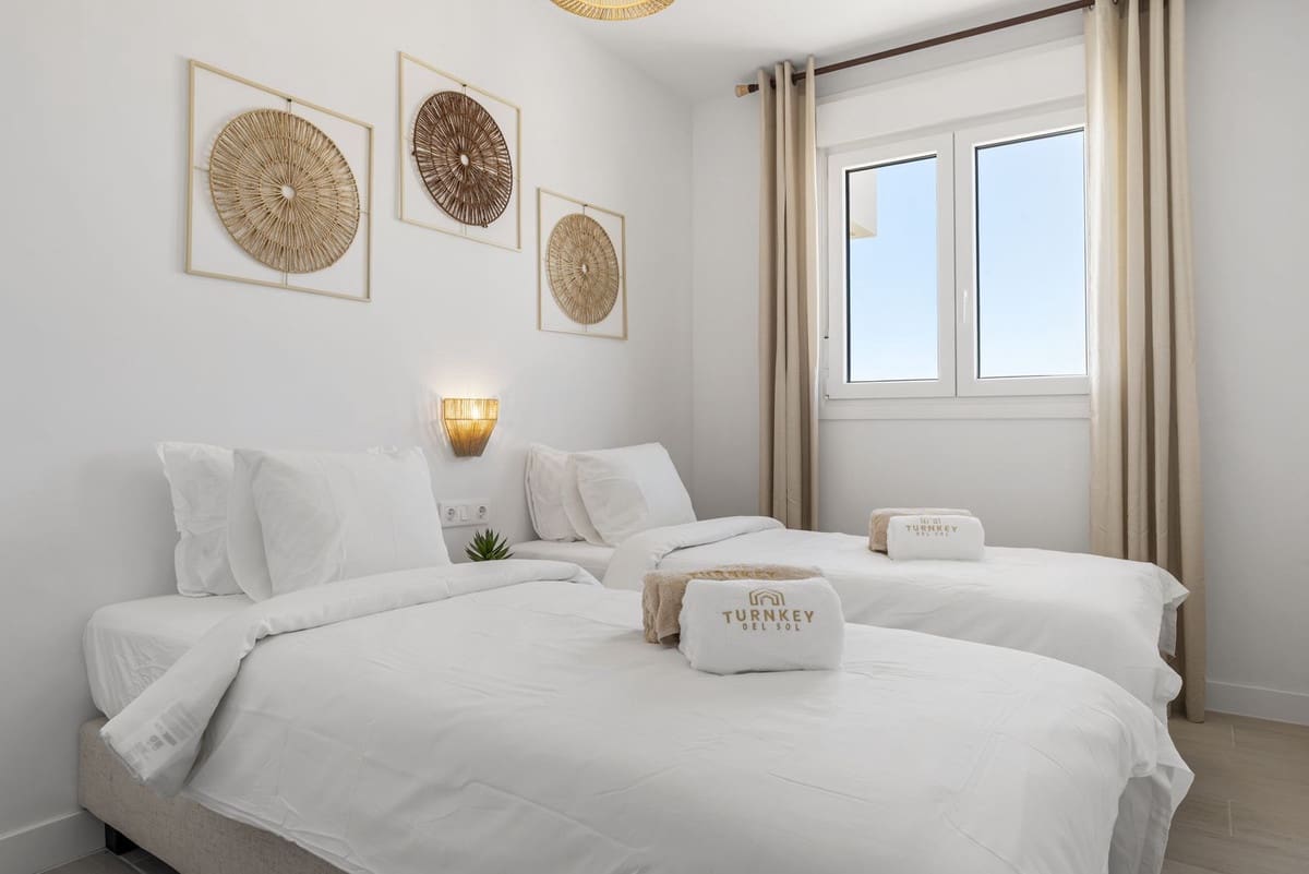 2 Zimmer Apartment zu verkaufen in Estepona mit Pool Garage - 450.000 € (Ref: 10148267)