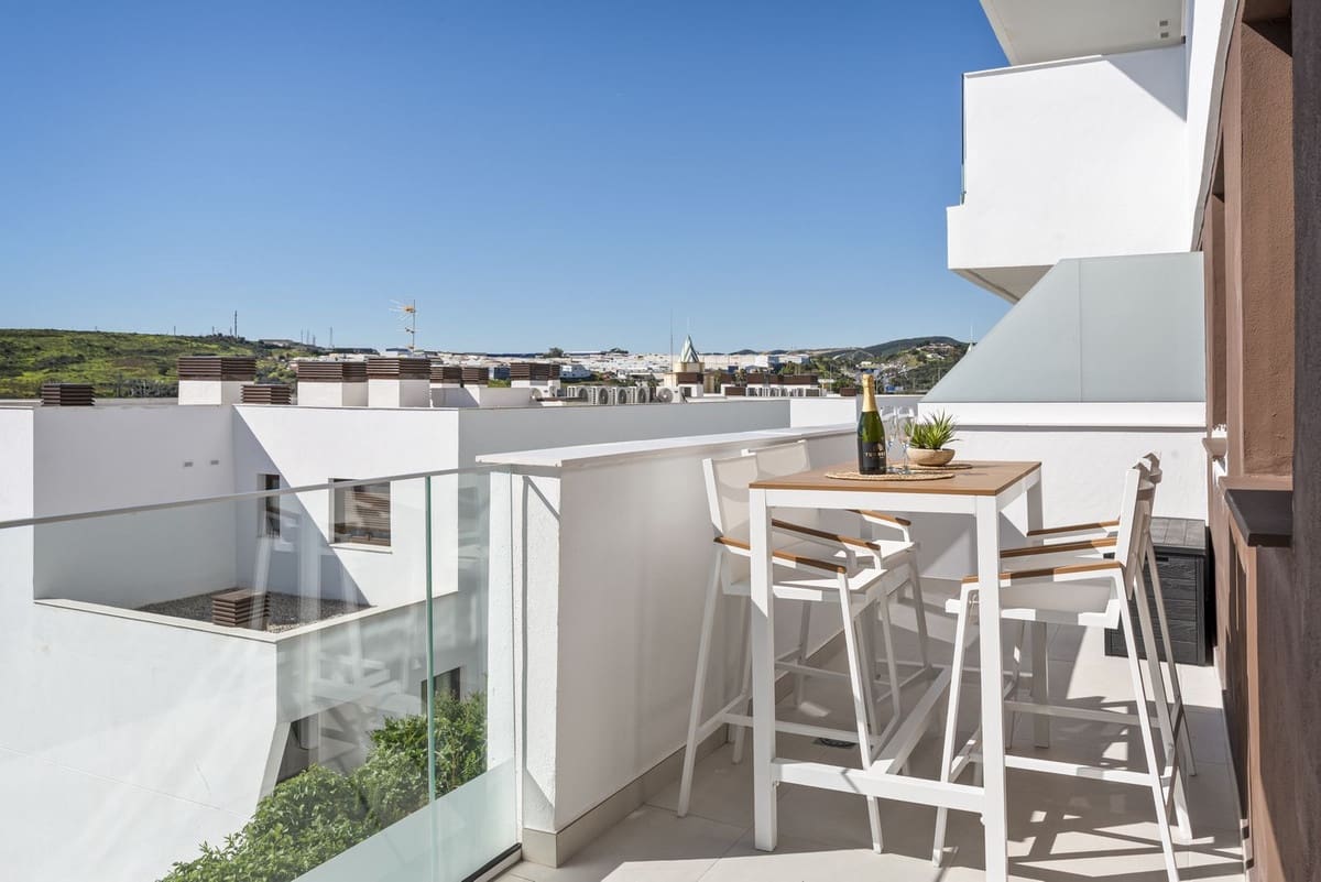 2 Zimmer Apartment zu verkaufen in Estepona mit Pool Garage - 450.000 € (Ref: 10148267)