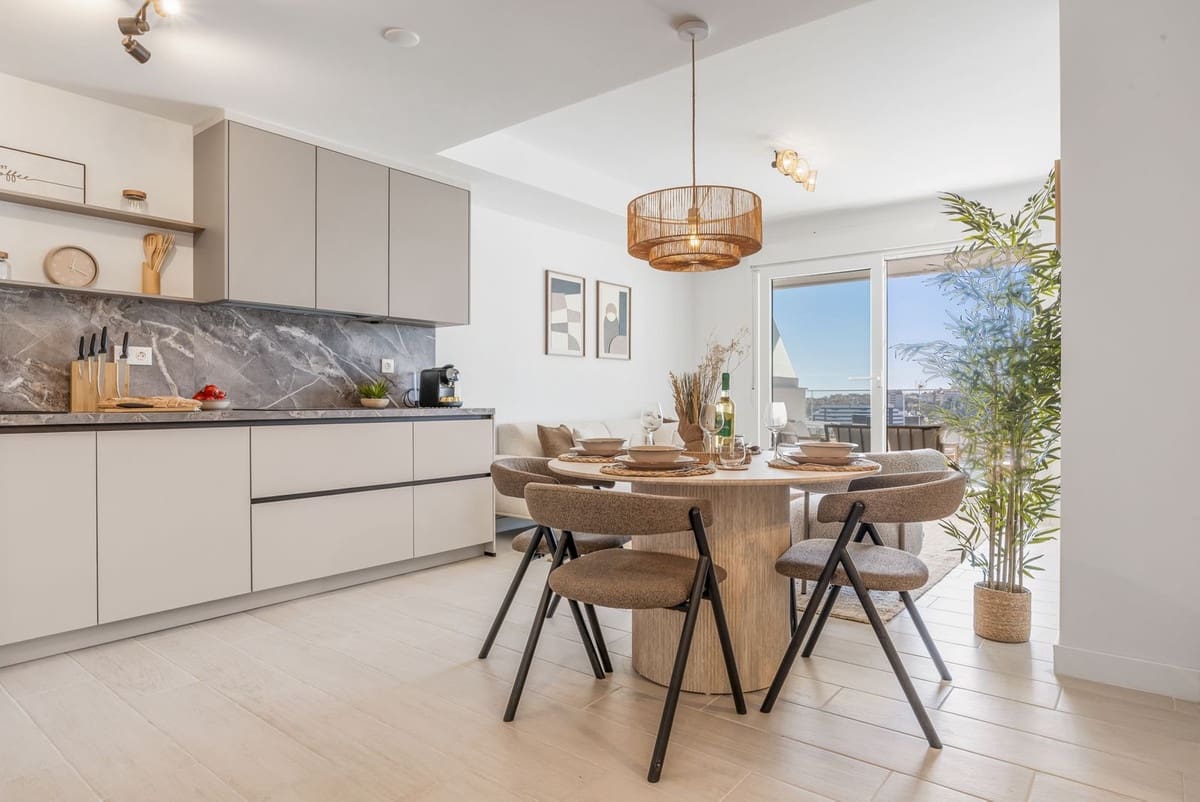 2 Zimmer Apartment zu verkaufen in Estepona mit Pool Garage - 450.000 € (Ref: 10148267)
