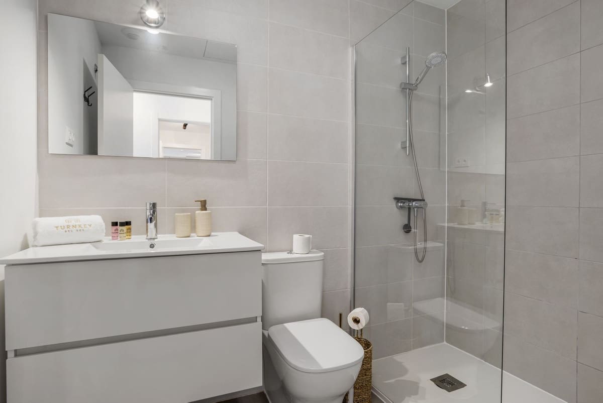 2 Zimmer Apartment zu verkaufen in Estepona mit Pool Garage - 450.000 € (Ref: 10148267)
