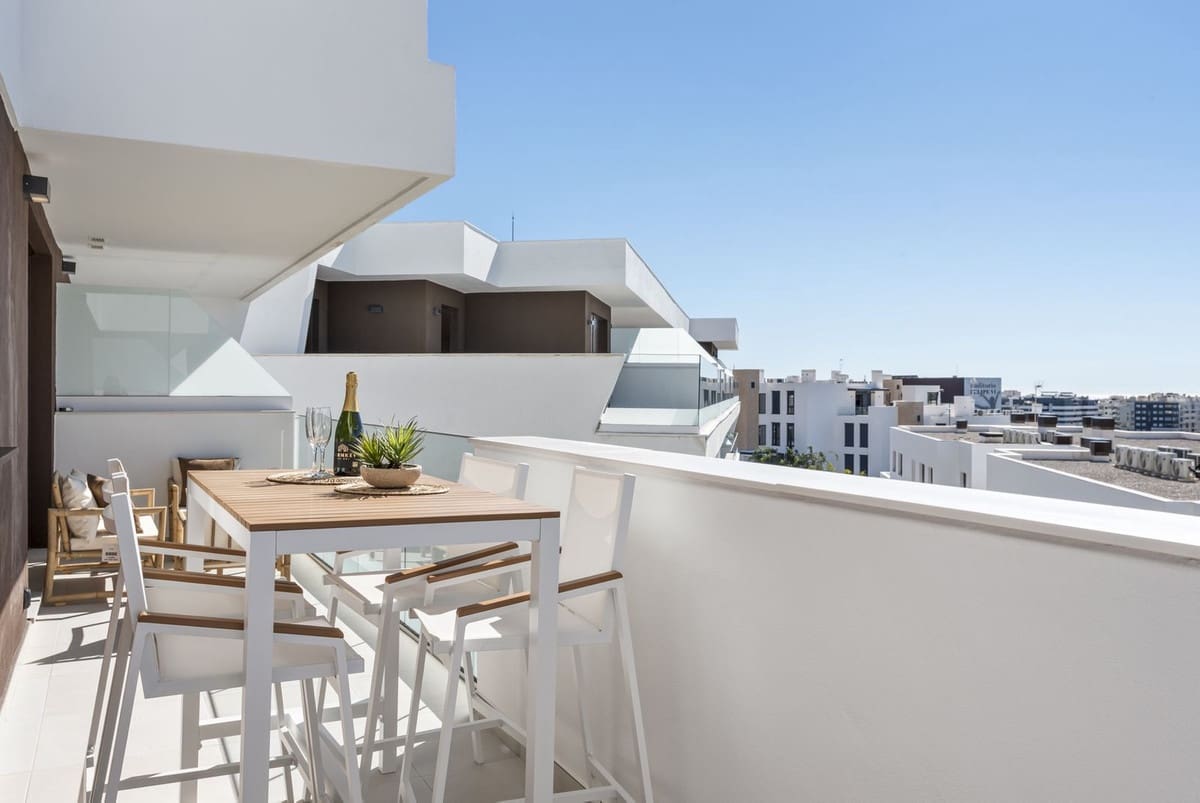 2 Zimmer Apartment zu verkaufen in Estepona mit Pool Garage - 450.000 € (Ref: 10148267)