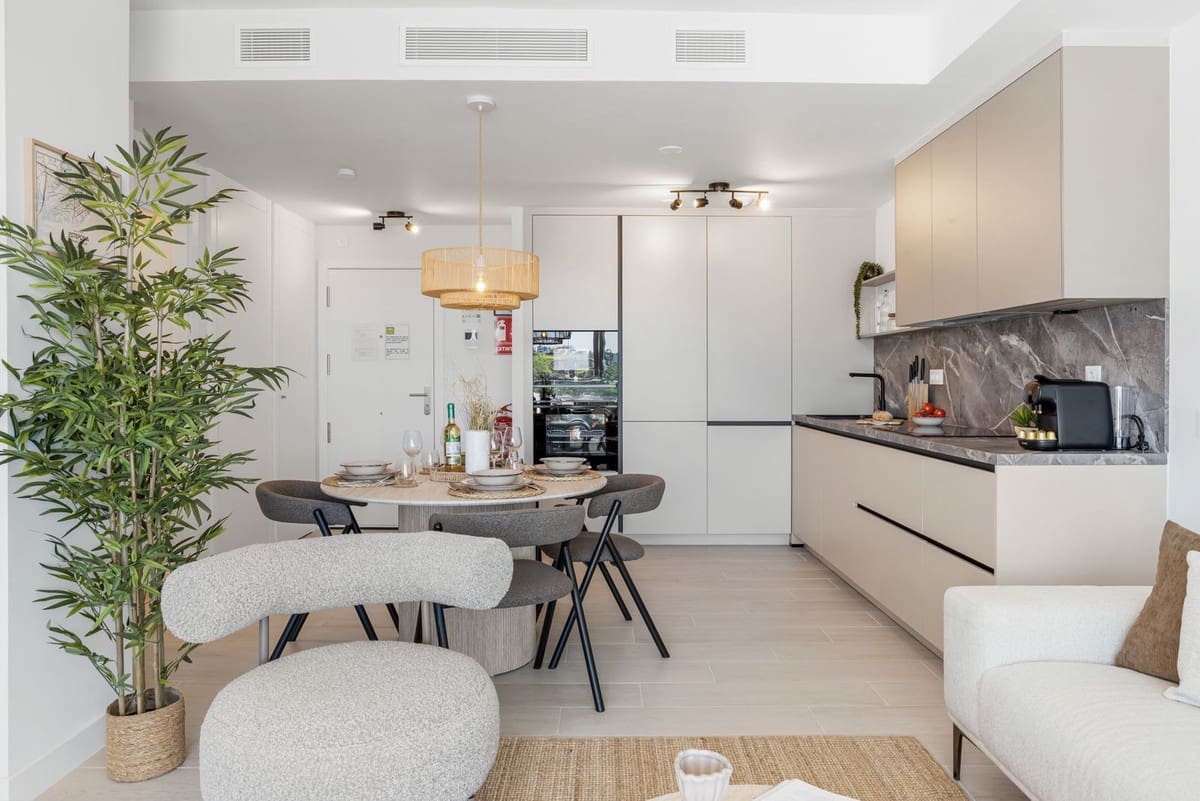 2 Zimmer Apartment zu verkaufen in Estepona mit Pool Garage - 450.000 € (Ref: 10148267)