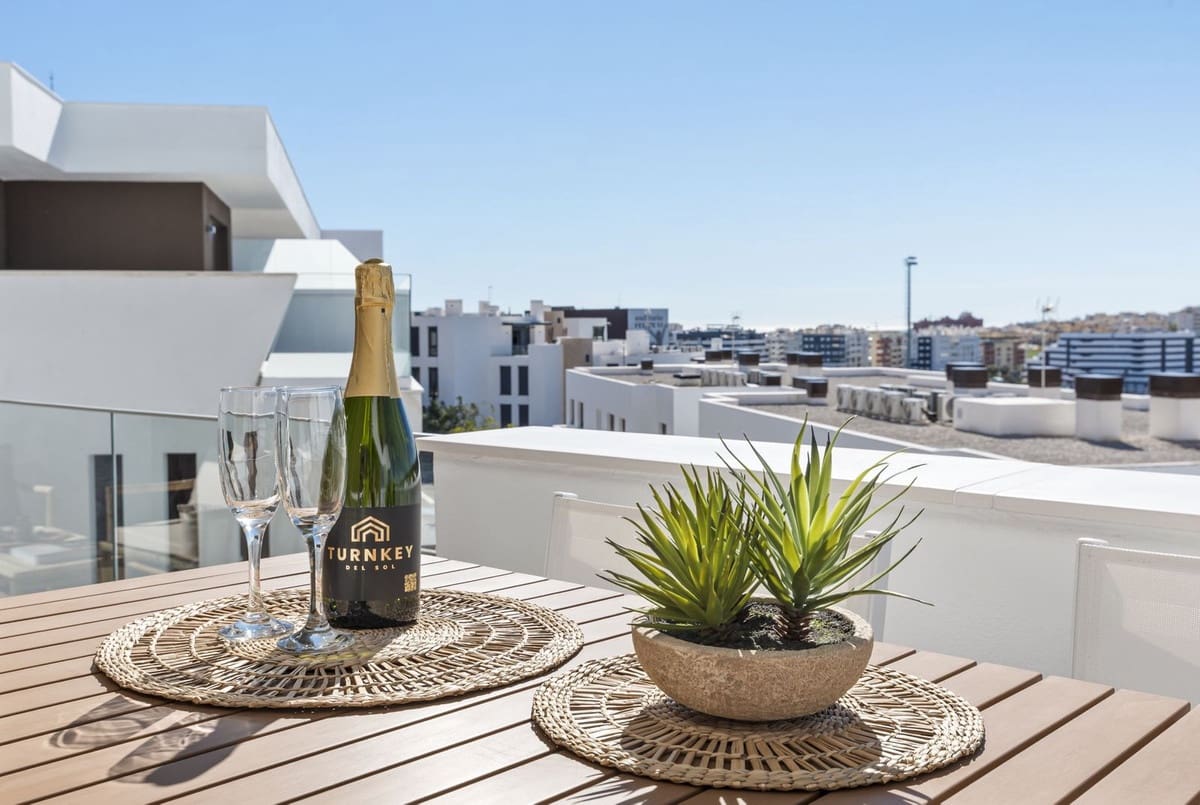 2 Zimmer Apartment zu verkaufen in Estepona mit Pool Garage - 450.000 € (Ref: 10148267)