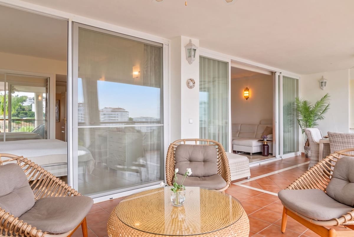 Apartamento de 2 habitaciones en Miraflores en venta con piscina garaje - 499.000 € (Ref: 10177564)