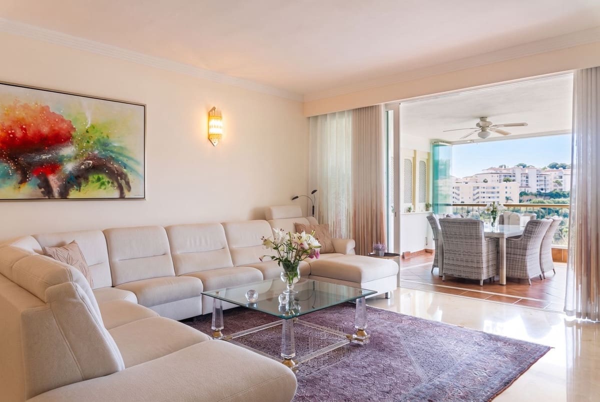 Apartamento de 2 habitaciones en Miraflores en venta con piscina garaje - 499.000 € (Ref: 10177564)